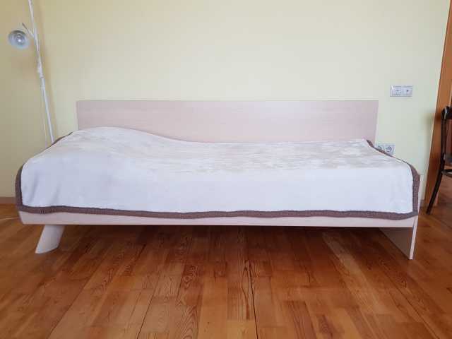 Продам: Кровать однлспальная с матрацем