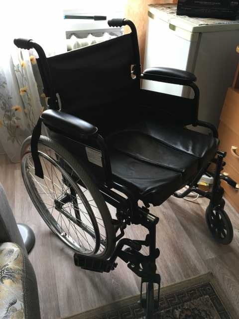 Продам: Кресло-коляска с санит.оснащением для ин