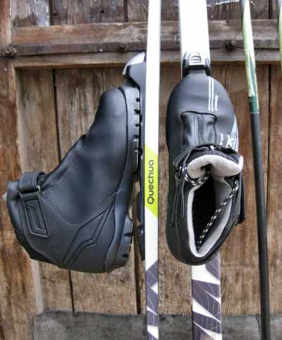 Продам: Беговые лыжи с ботинками