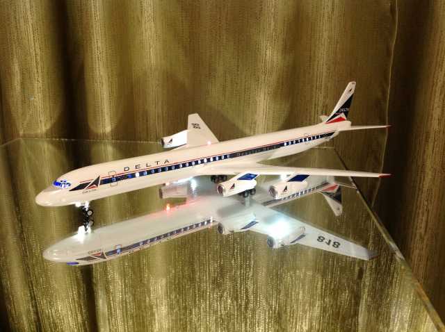 Продам: Модель самолета DC-8.1/144
