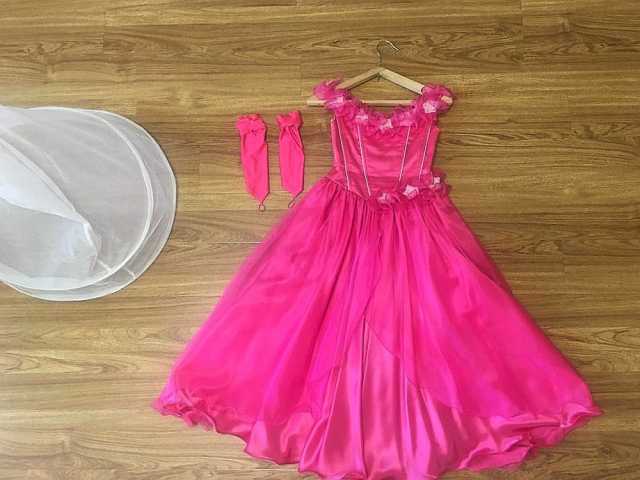 Продам: Платье на девочку 7-8 лет