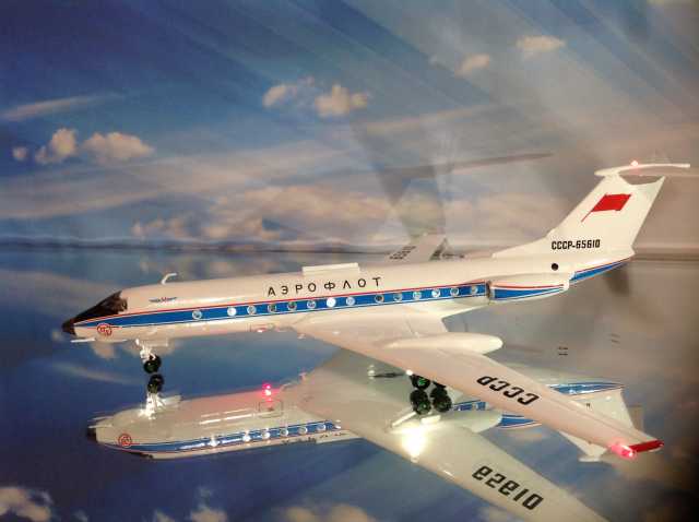 Продам: Модель самолета Ту-134.1/100.Пластикарт