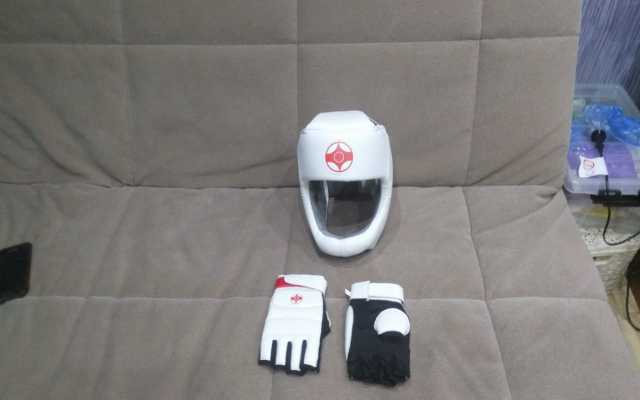 Продам: Шлем и перчатки