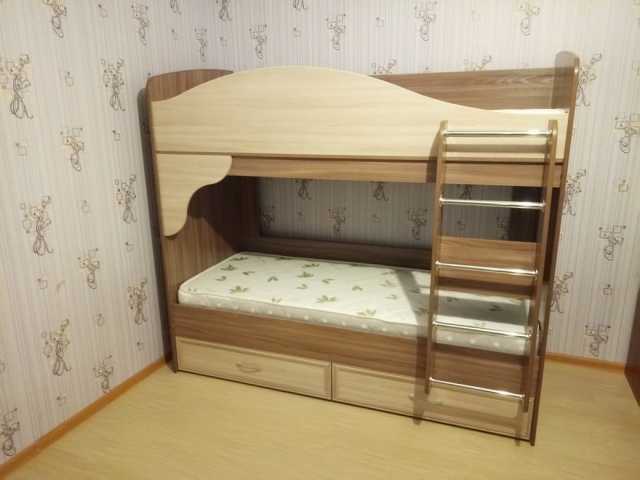 Продам: Кровать с двумя матрасами