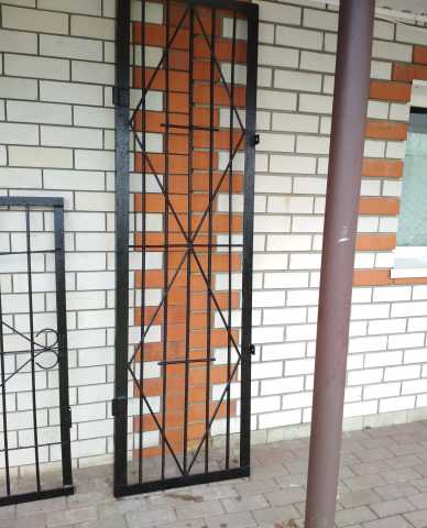 Продам: решетчатая металлическая дверь