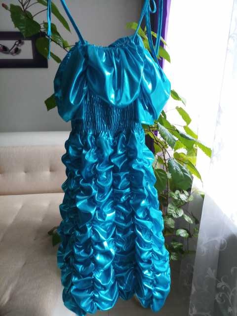 Продам: Платье с перчатками на девочку 9-12лет