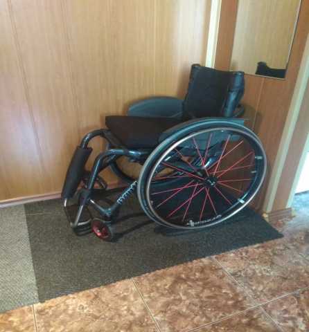 Продам: Продаю инвалидную коляску активного типа