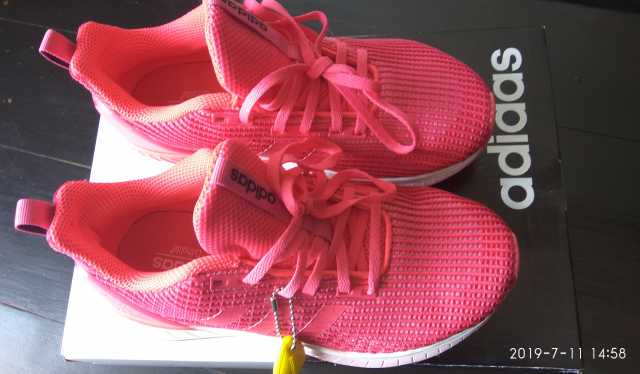 Продам: Новые женские кроссовки adidas 35-36 р-р