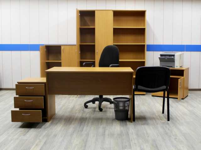 Продам: Офисная мебель бу стол компьютерный