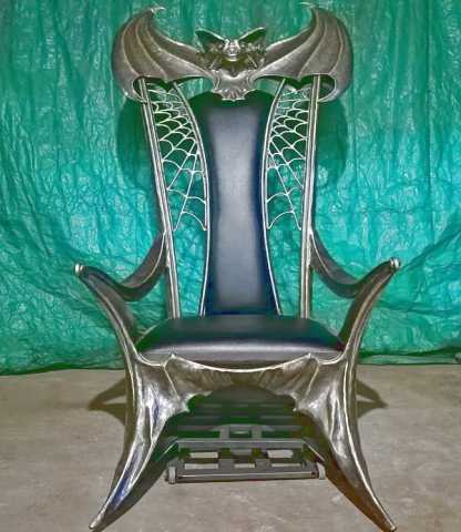 Продам: Кресло-трон "Летучая мышь"