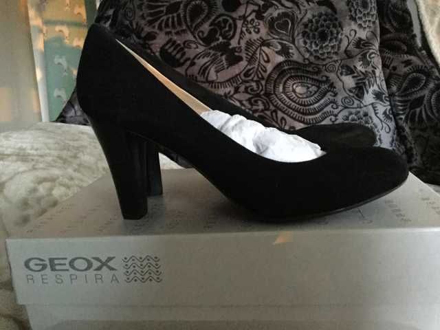 Продам: Туфли черные на каблуке Geox