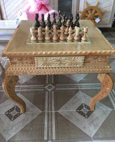 Продам: Столик шахматный резной