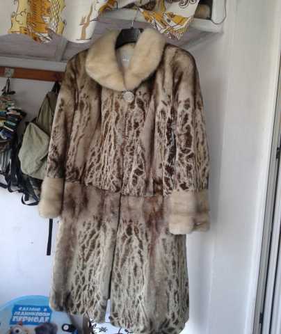 Продам: шуба женская мутоновая, пальто бобер