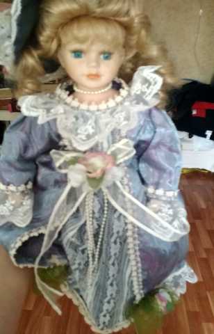 Продам: Фарфоровая кукла