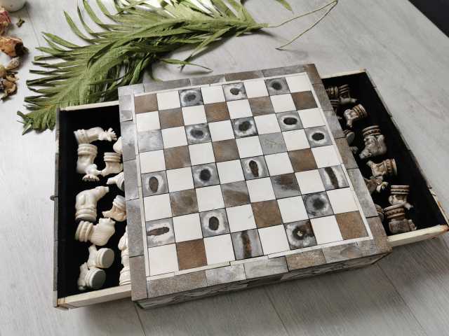 Продам: Антиквариатные шахматы из кости мамонта