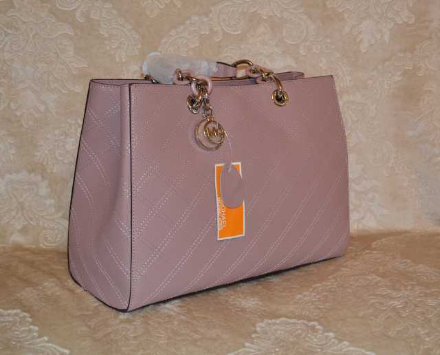 Продам: Новая женская кожаная сумка пудрового цв