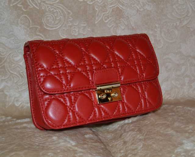 Продам: Женская маленькая кожаная сумочка красно