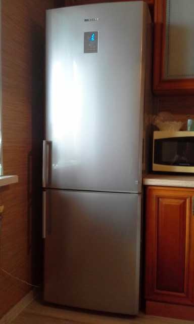 Продам: Раздвижной диван и холодильник Самсунг