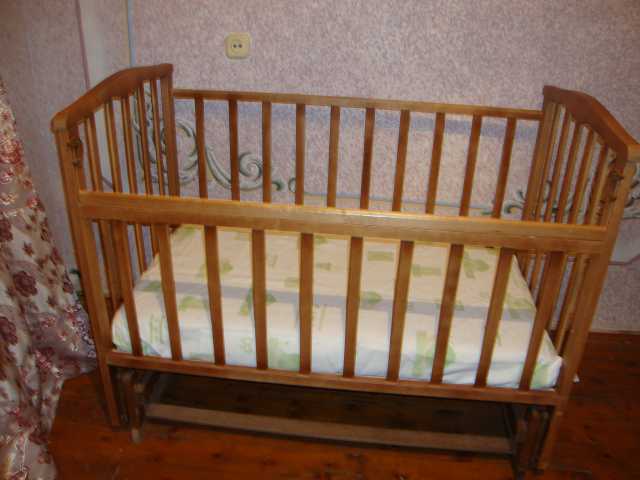 Продам: детская кроватка с маятником