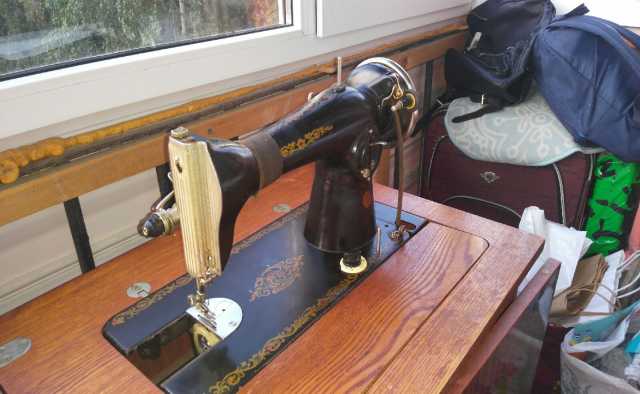 Продам: Швейная машинка с ножным приводом
