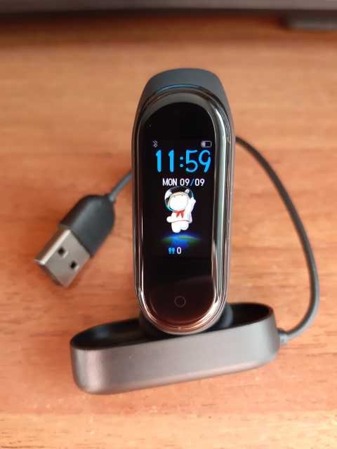 Продам: Часы фитнес браслет Xiaomi mi band 4