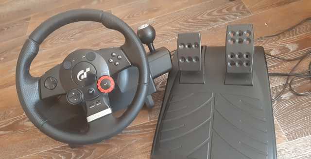 Продам: Проводной руль Logitech Driving Force GT