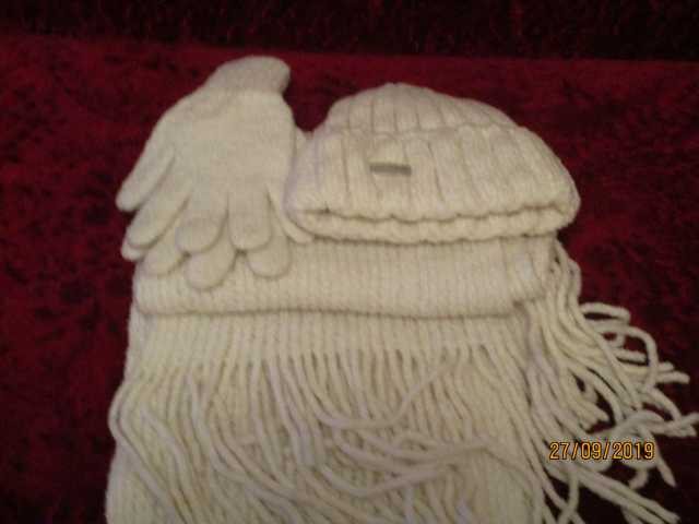 Продам: комплекты шапки шарфы