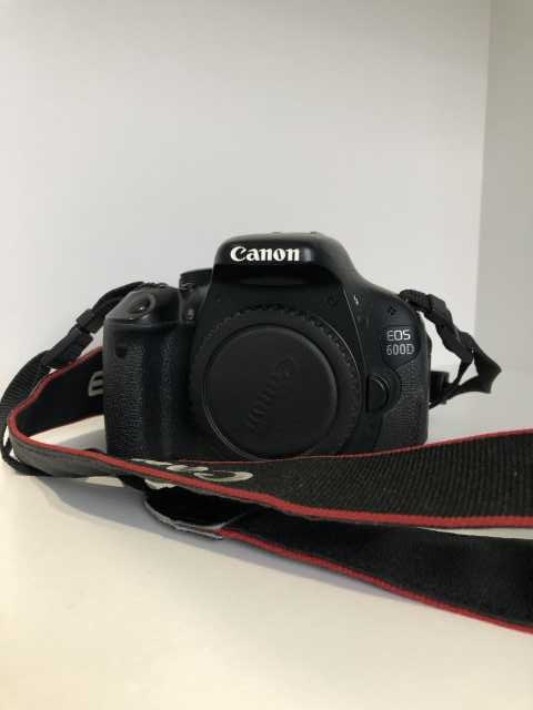 Продам: Зеркальный фотоаппарат Canon 600d