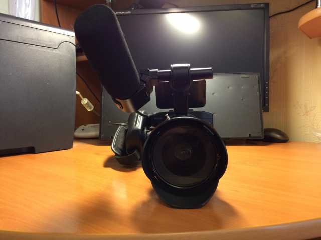 Продам: Видеокамера Sony NEX-FS100