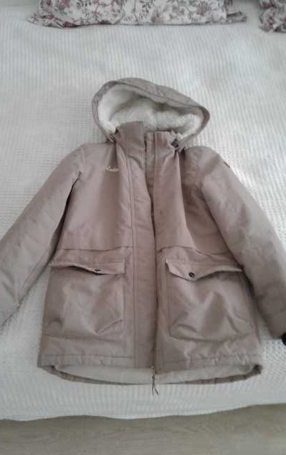 Продам: куртка зимняя на девочку