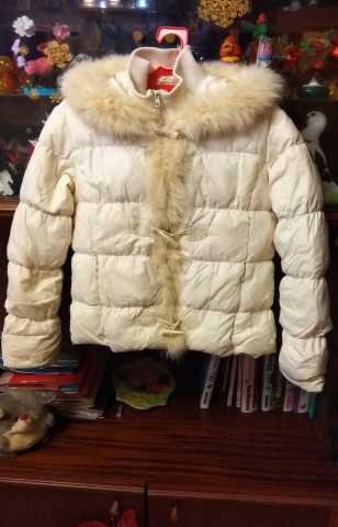 Продам: Зимняя белая куртка с мехом