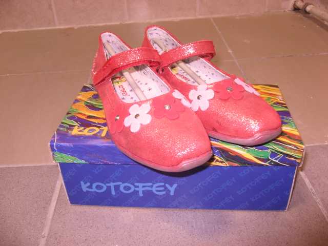Продам: Туфельки для девочек с декоративными цве