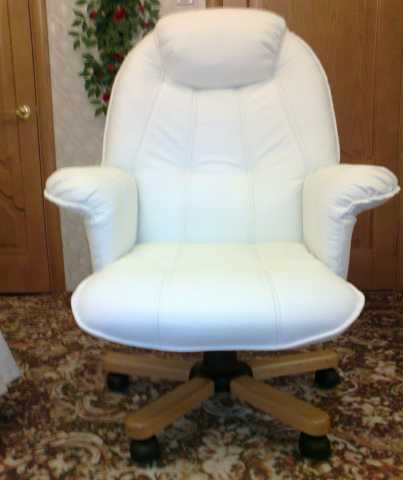 Продам: Кресло для руководителя из нат.кожи