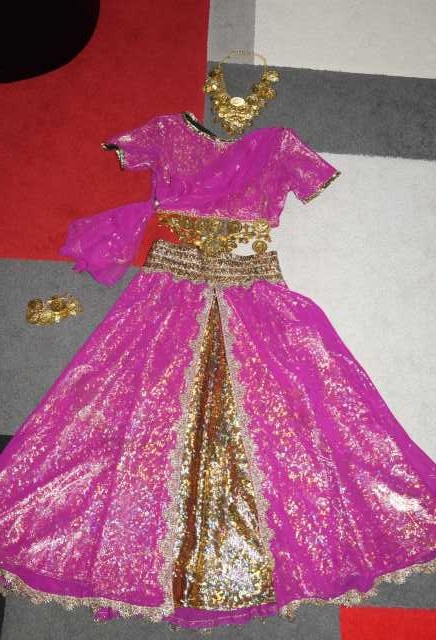 Продам: Индийский костюм на девочку, 122-128 см