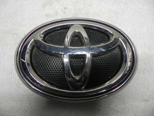 Продам: Эмблема решетки радиатора Toyota Hilux 8
