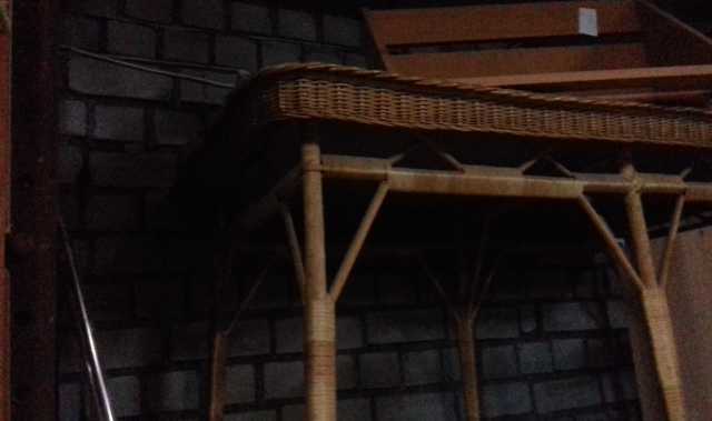 Продам: стол плетеный из роканга