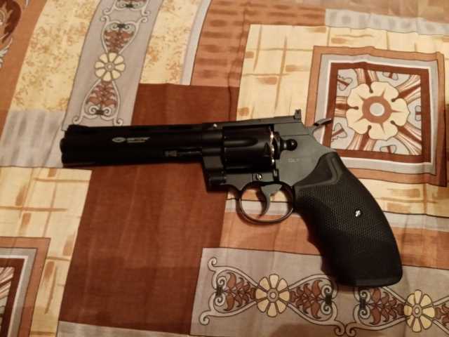 Продам: Пневматический револьвер Gletcher B6