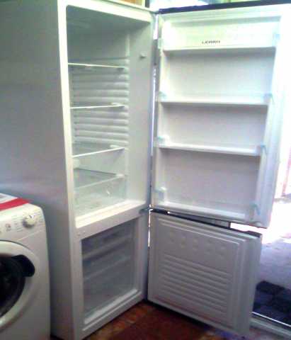Продам: почти новые стиралка и холодильник