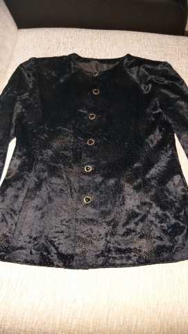 Продам: Женский велюровый пиджак