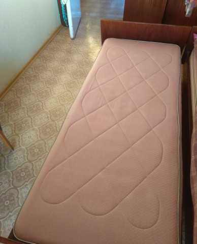 Продам: Две кровати с матрасом 75х190
