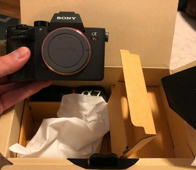 Продам: Sony Alpha 7R III 42.4MP Digital Camera