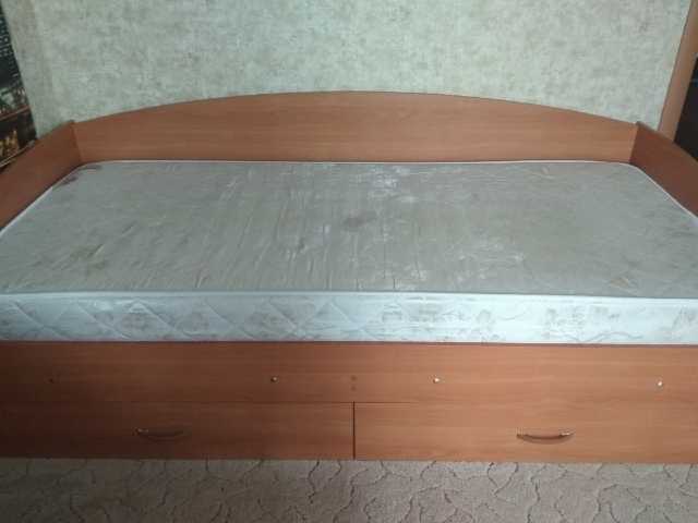 Продам: кровать односпальная с ящиками б/у