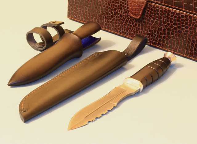 Продам: Нож дамасской стали в подарочном футляре