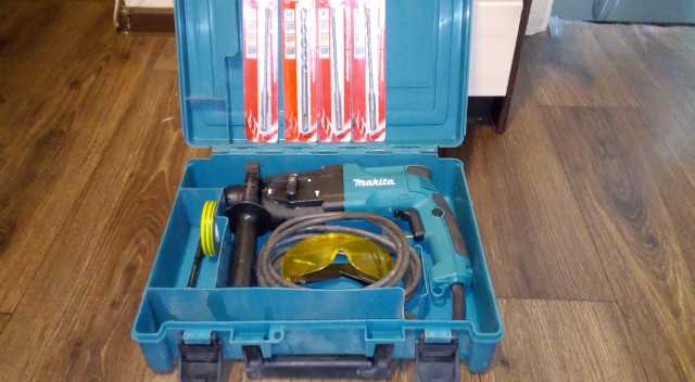 Продам: Перфоратор Makita HR2450