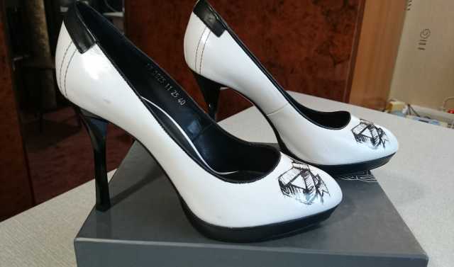 Продам: Туфли модельные новые Corso Como и клатч