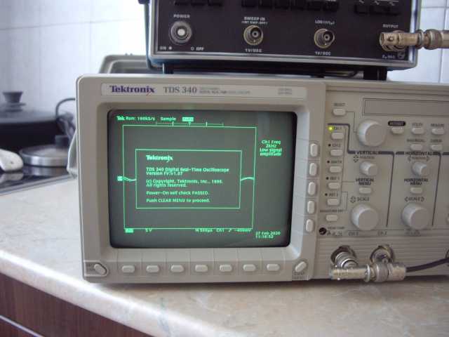 Продам Tektronix TDS-340 Осциллограф