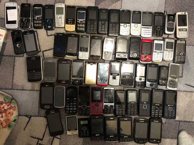 Сдать старые мобильные телефоны