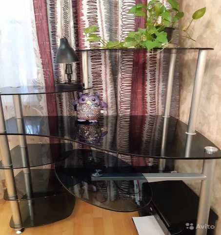 Продам: компьютерный стол +стол под телевизор
