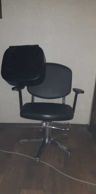 Продам: Парикмахерское кресло