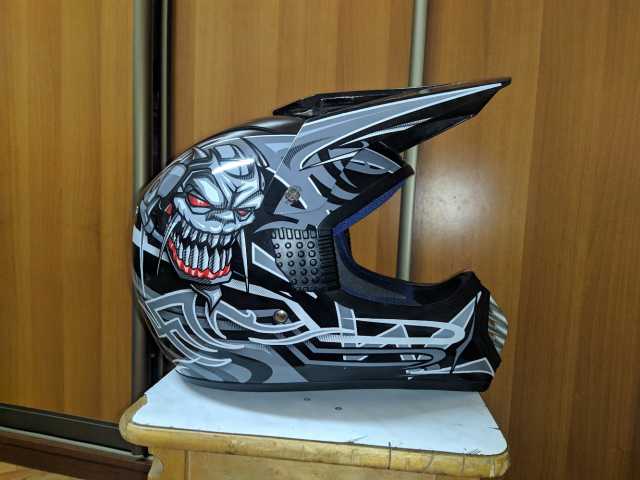 Продам: Мотоциклетный шлем